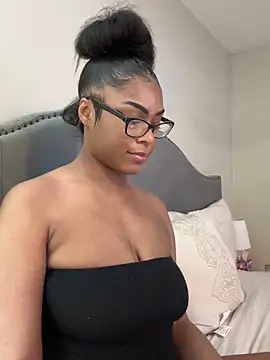 CandyLuxxxx online show from March 6, 10:36 pm