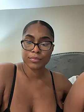 CandyLuxxxx online show from March 22, 12:25 pm