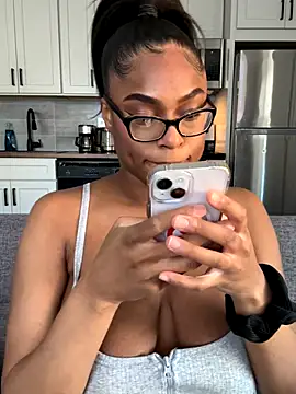 CandyLuxxxx online show from September 16, 7:37 pm