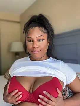 CandyLuxxxx online show from June 14, 7:26 pm