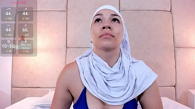 aisha vs online show from April 13, 1:26 pm