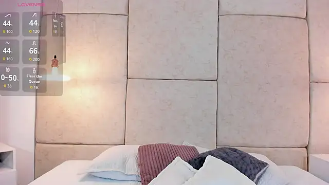 aisha vs online show from February 11, 12:27 pm