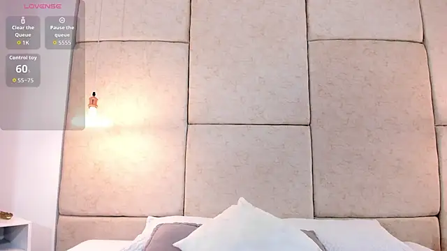 aisha vs online show from February 27, 12:05 pm