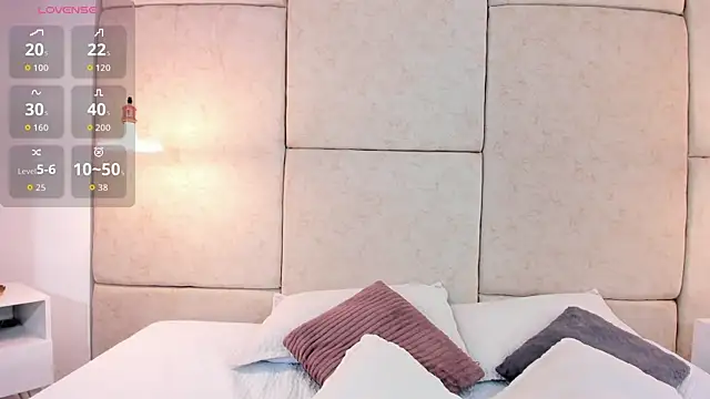 aisha vs online show from February 17, 12:02 pm