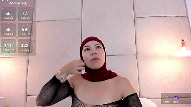 aisha vs online show from October 1, 12:09 pm