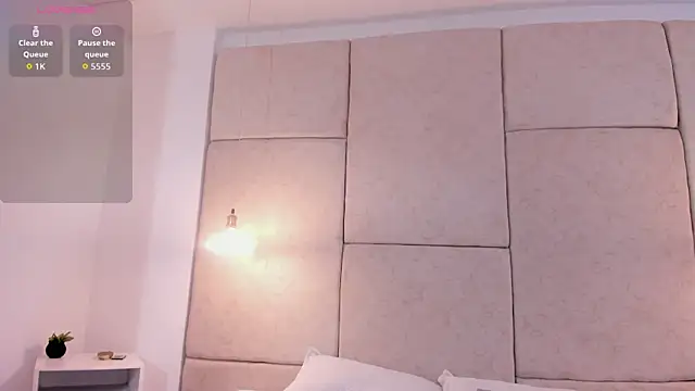 aisha vs online show from December 16, 12:31 pm