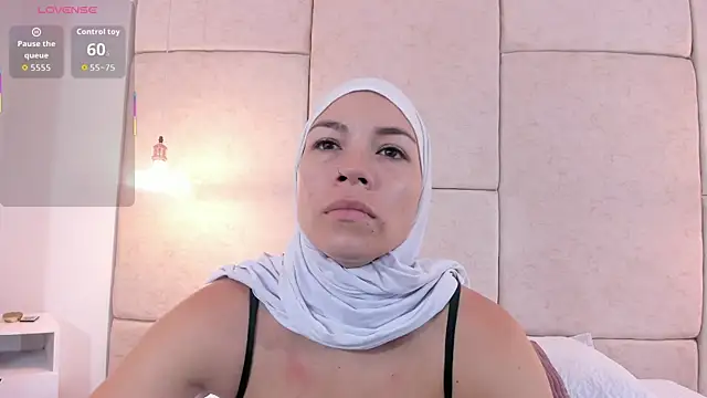 aisha vs online show from November 29, 12:27 pm