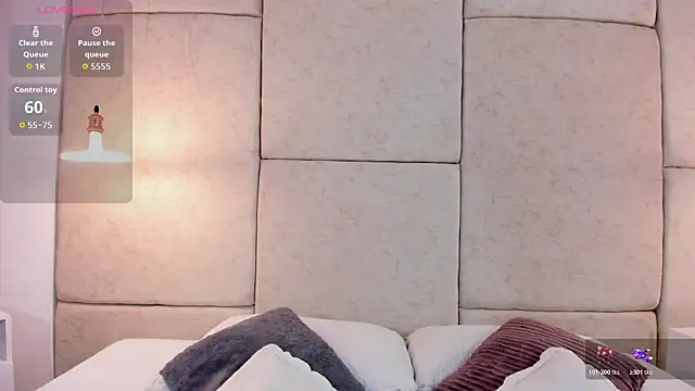 aisha vs online show from February 6, 12:45 pm