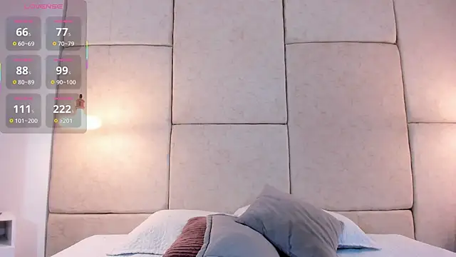 aisha vs online show from November 11, 12:00 pm