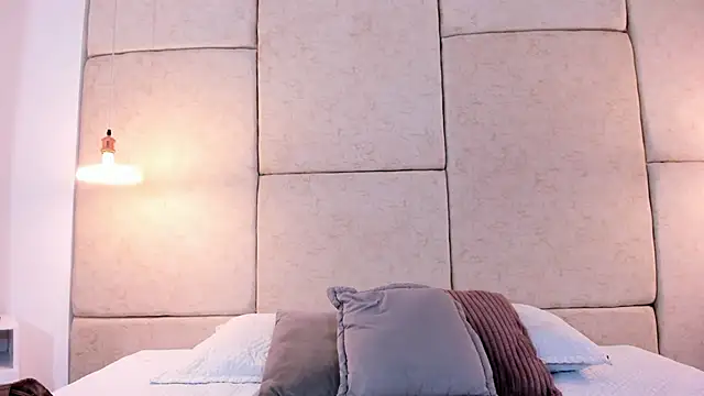 aisha vs online show from November 12, 12:09 pm