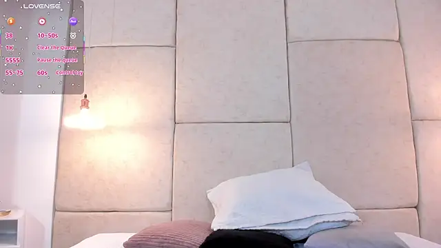 aisha vs online show from September 24, 12:44 pm