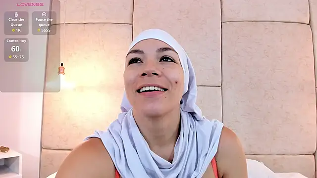 aisha vs online show from March 5, 12:35 pm