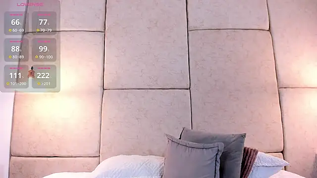 aisha vs online show from October 27, 12:50 pm