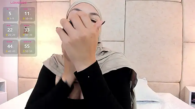 aisha vs online show from March 12, 12:42 pm