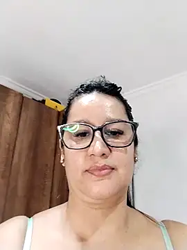 Snapshot of keilymadam chatting on May 6, 4:44 pm keilymadam online show from May 6, 4:44 pm