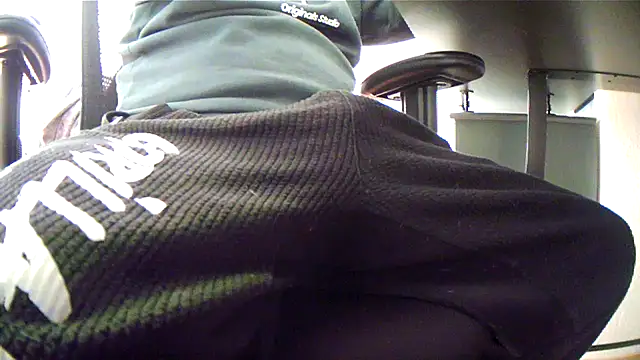 Snapshot of Raptor0061 chatting on April 26, 2:36 pm Raptor0061 online show from April 26, 2:36 pm