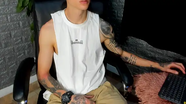 Snapshot of Dmtry6 chatting on November 12, 8:56 pm Dmtry6 online show from November 12, 8:56 pm