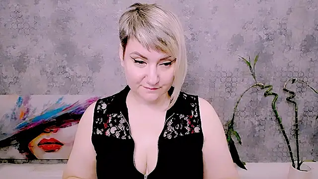 Snapshot of Djullia chatting on June 11, 5:59 am Djullia online show from June 11, 5:59 am