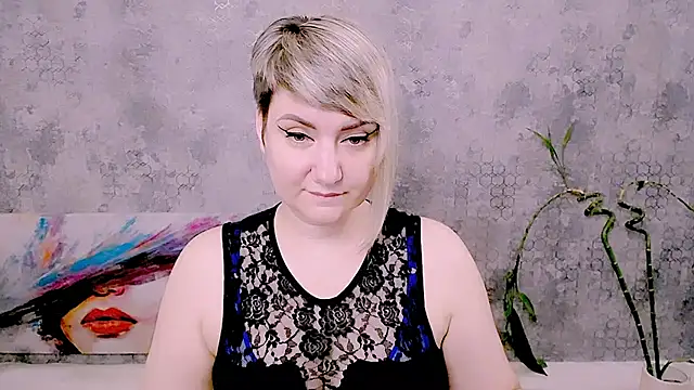 Snapshot of Djullia chatting on June 28, 5:14 am Djullia online show from June 28, 5:14 am