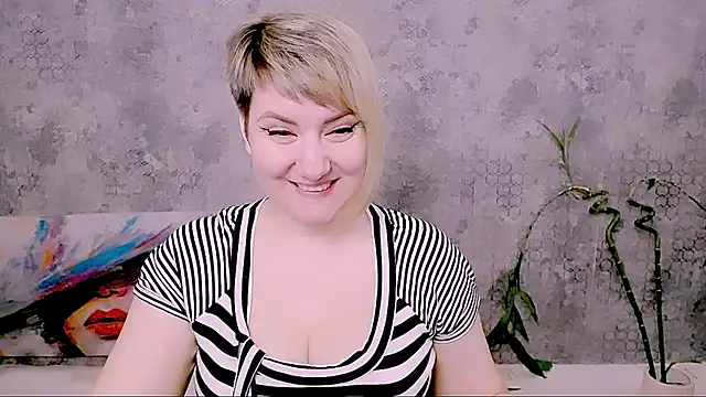 Djullia online show from April 2, 6:09 am