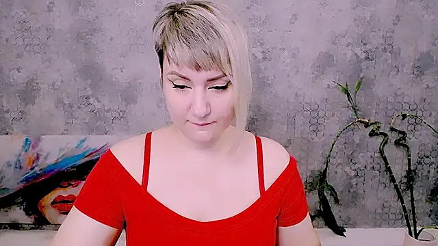 Snapshot of Djullia chatting on July 6, 5:58 am Djullia online show from July 6, 5:58 am