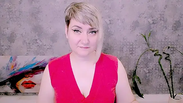 Snapshot of Djullia chatting on June 19, 6:08 am Djullia online show from June 19, 6:08 am