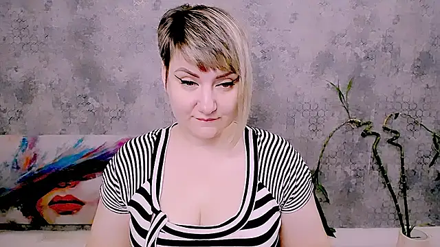 Djullia online show from May 29, 5:46 am