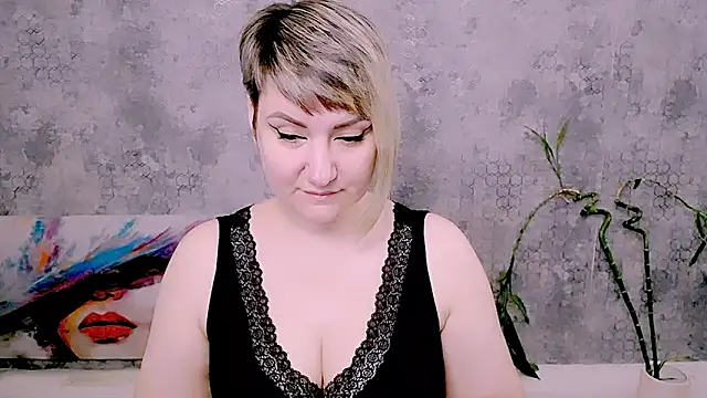 Djullia online show from May 25, 6:01 am