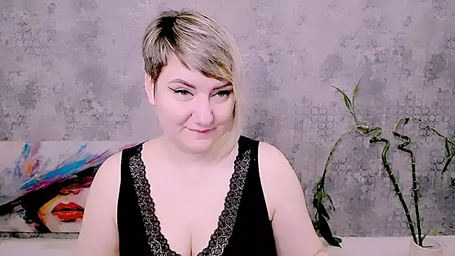 Djullia online show from May 11, 5:53 am