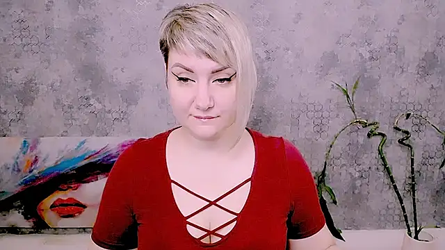 Snapshot of Djullia chatting on June 5, 5:23 am Djullia online show from June 5, 5:23 am