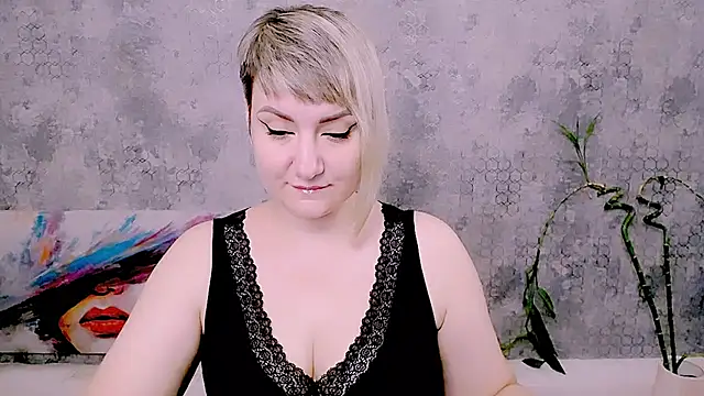 Snapshot of Djullia chatting on July 10, 6:02 am Djullia online show from July 10, 6:02 am
