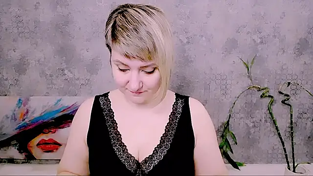 Djullia online show from April 18, 5:10 am