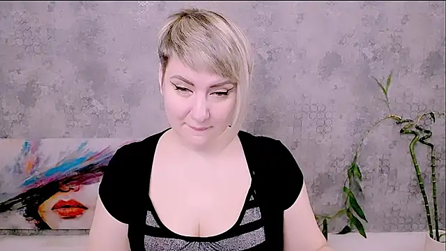 Djullia online show from December 4, 5:06 am