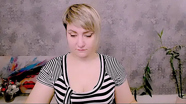 Djullia online show from December 17, 6:29 am