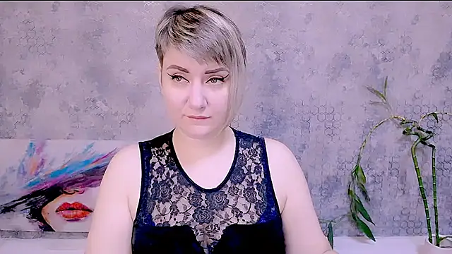 Djullia online show from November 6, 7:01 am