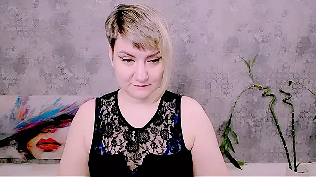 Djullia online show from April 19, 5:08 am