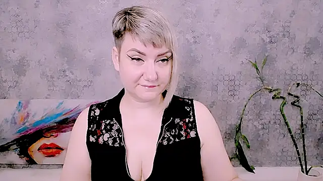 Snapshot of Djullia chatting on July 2, 6:08 am Djullia online show from July 2, 6:08 am