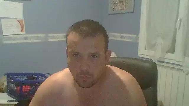 Snapshot of manubm03 chatting on September 17, 4:14 am manubm03 online show from September 17, 4:14 am