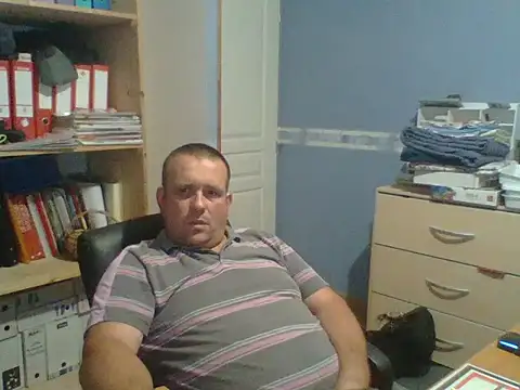 manubm03 online show from June 16, 11:21 am
