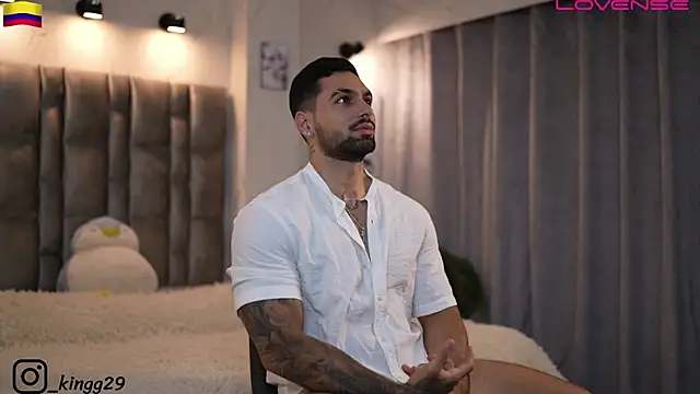 Snapshot of john_king29 chatting on November 6, 10:25 pm john king29 online show from November 6, 10:25 pm