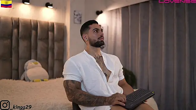 Snapshot of john_king29 chatting on November 15, 12:09 pm john king29 online show from November 15, 12:09 pm