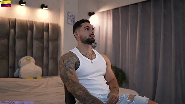 Snapshot of john_king29 chatting on November 2, 12:43 pm john king29 online show from November 2, 12:43 pm