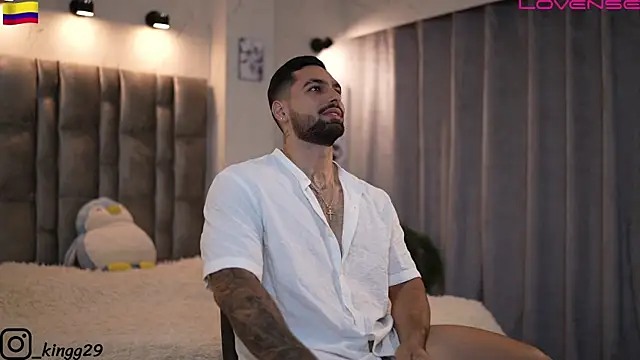 Snapshot of john_king29 chatting on November 13, 9:51 pm john king29 online show from November 13, 9:51 pm