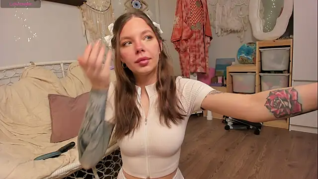 Kiralotus online show from April 19, 5:19 am