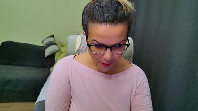 MishaMILF online show from December 19, 7:44 am