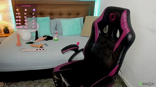 mila katts online show from November 11, 3:45 am