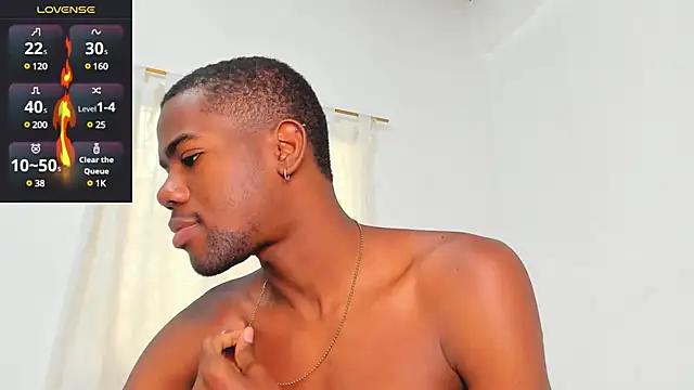 Snapshot of santi_brown chatting on February 17, 9:43 pm santi brown online show from February 17, 9:43 pm