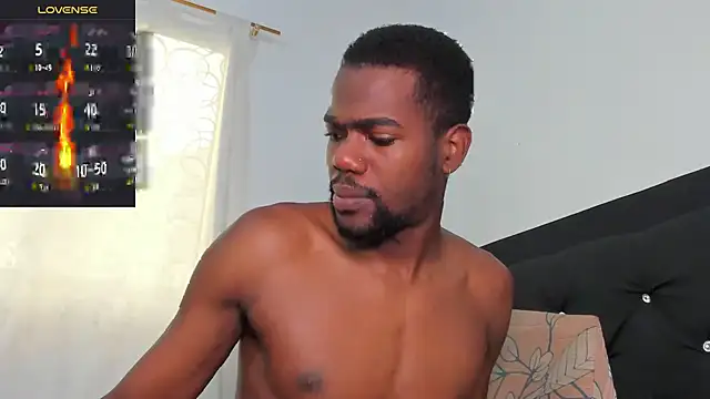 Snapshot of santi_brown chatting on October 15, 6:38 pm santi brown online show from October 15, 6:38 pm