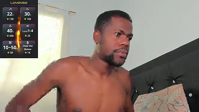 Snapshot of santi_brown chatting on October 10, 4:41 pm santi brown online show from October 10, 4:41 pm