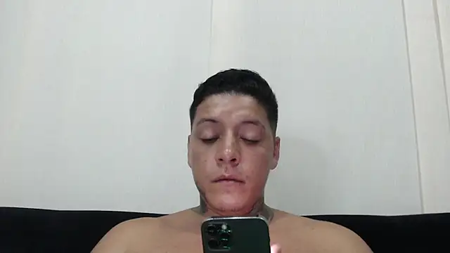 Snapshot of EvandMikeePh chatting on February 25, 12:11 am EvandMikeePh online show from February 25, 12:11 am